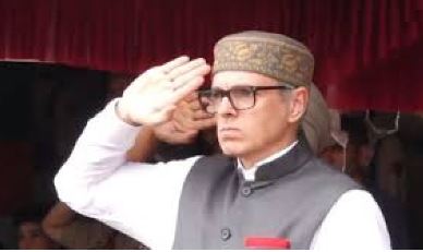 उमर अब्दुल्ला जम्मू कश्मीर में आठ साल बाद ध्वजारोहण करने वाले पहले निर्वाचित मुख्यमंत्री बने